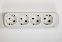 IN HOME Колодка 4-х местная с з/к 5140
